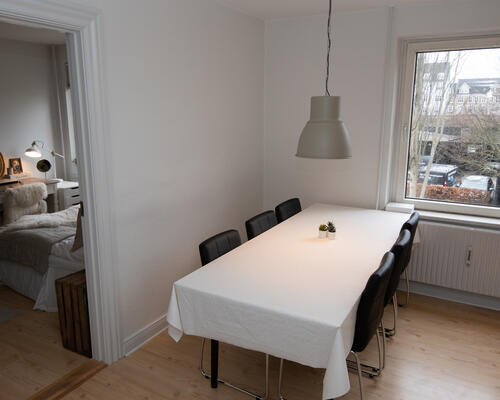 Lys og moderne lejlighed i Aalborgs vestby