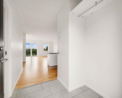 Indflytningsklart 5-værelses rækkehus på 124 m2 med carport, 2 badeværelser og solrig terrasse – husdyr tilladt