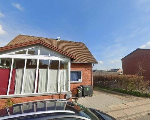 Stort hus med god beliggenhed