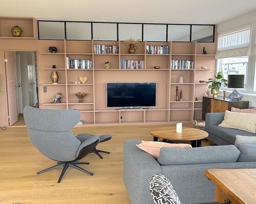 Lækker lys penthouse med egen tagterrasse