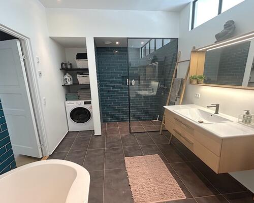 Lækker lys penthouse med egen tagterrasse