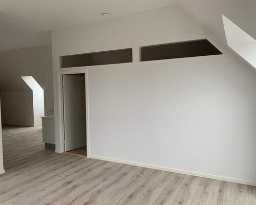 Lækker taglejlighed med altan/tagterrasse.