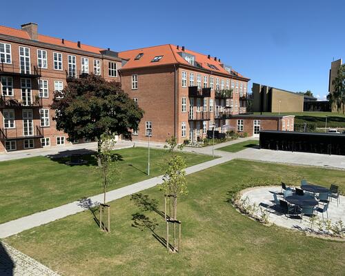 Lækker taglejlighed med altan/tagterrasse.