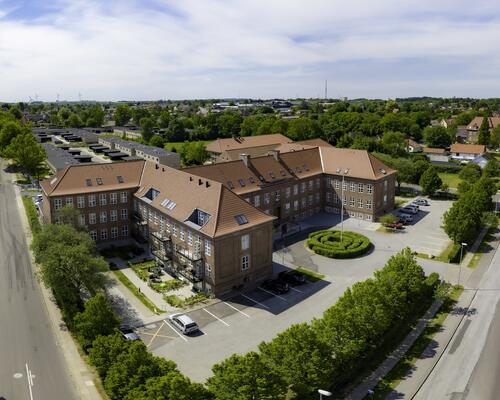 Lækker taglejlighed med altan/tagterrasse.