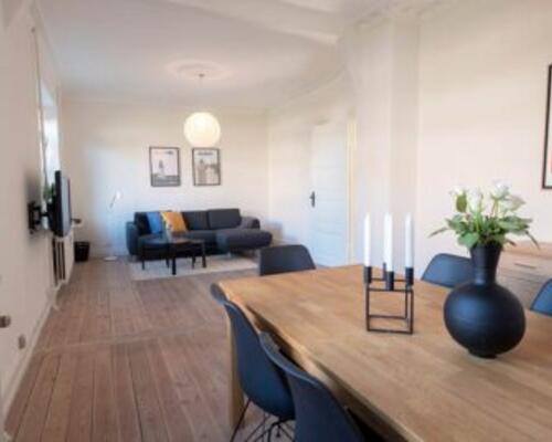 Møbleret 3-værelses lejlighed med parkering