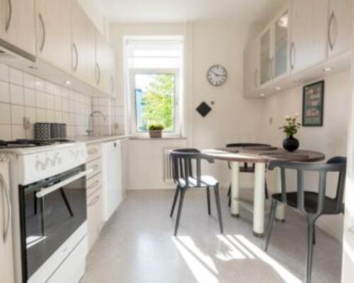 Møbleret 3-værelses lejlighed med parkering