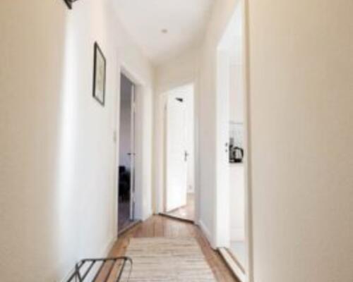 Møbleret 3-værelses lejlighed med parkering