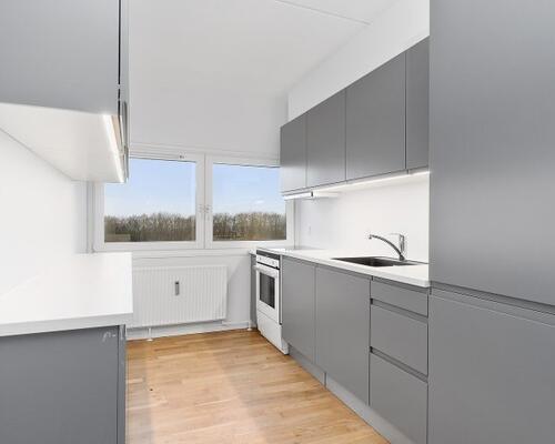 Flot og velindrettet 2-værelses lejlighed med stor altan – lige ved Botanisk Have