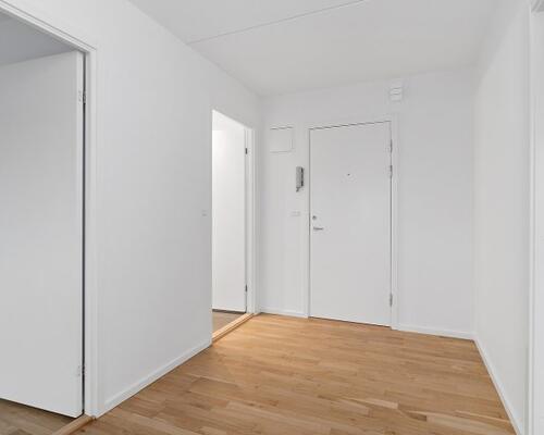 Flot og velindrettet 2-værelses lejlighed med stor altan – lige ved Botanisk Have