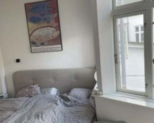 Nydelig stor 2. værelses lejlighed