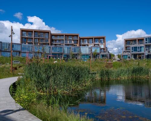 Fantastisk lejlighed med 3 altaner, atriumgård og panoramaudsigt