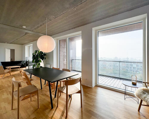 Fantastisk lejlighed med 3 altaner, atriumgård og panoramaudsigt