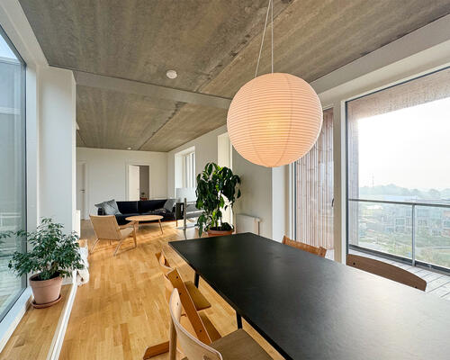 Fantastisk lejlighed med 3 altaner, atriumgård og panoramaudsigt