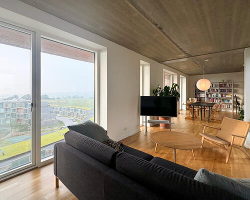 Fantastisk lejlighed med 3 altaner, atriumgård og panoramaudsigt