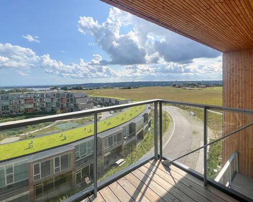 Fantastisk lejlighed med 3 altaner, atriumgård og panoramaudsigt