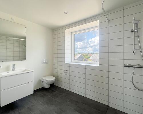 Fantastisk lejlighed med 3 altaner, atriumgård og panoramaudsigt