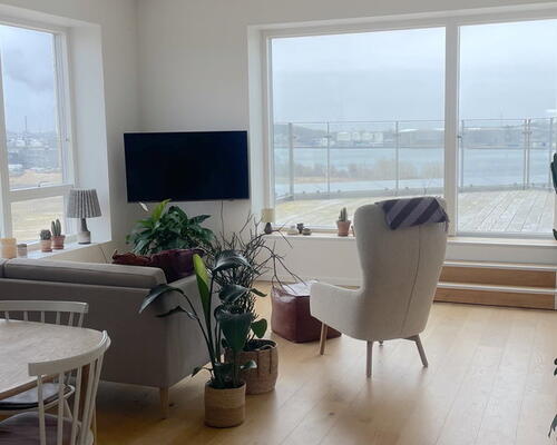 Eksklusiv penthouse med stor tagterrasse og fjordudsigt