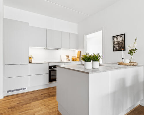 Moderne 4-værelses med stor terrasse og lækkert køkken-alrum