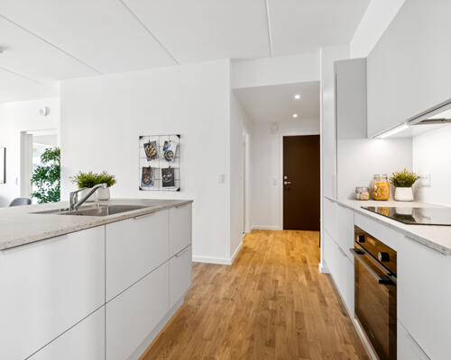 Moderne 4-værelses med stor terrasse og lækkert køkken-alrum