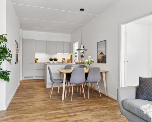 Moderne 4-værelses med stor terrasse og lækkert køkken-alrum