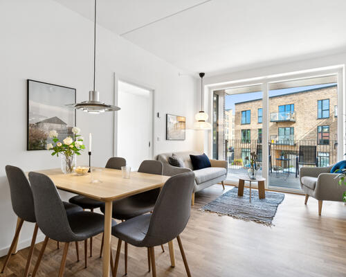 Moderne 4-værelses med stor terrasse og lækkert køkken-alrum