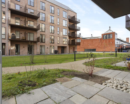 Moderne 4-værelses med stor terrasse og lækkert køkken-alrum