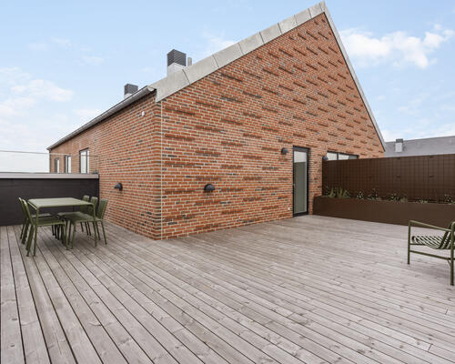 Moderne 4-værelses med stor terrasse og lækkert køkken-alrum