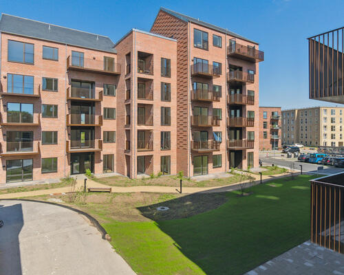 Moderne 4-værelses med stor terrasse og lækkert køkken-alrum