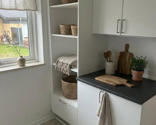 Lyst 2-værelses rækkehus i ét plan med privat terrasse, parkering og ladestander