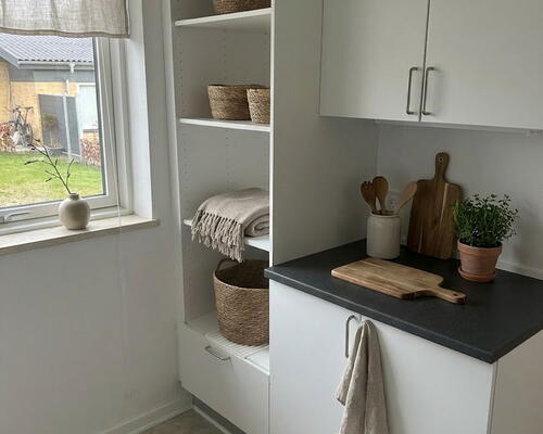 Lyst 2-værelses rækkehus i ét plan med privat terrasse, parkering og ladestander