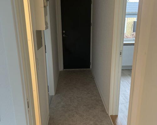 Lyst 2-værelses rækkehus i ét plan med privat terrasse, parkering og ladestander