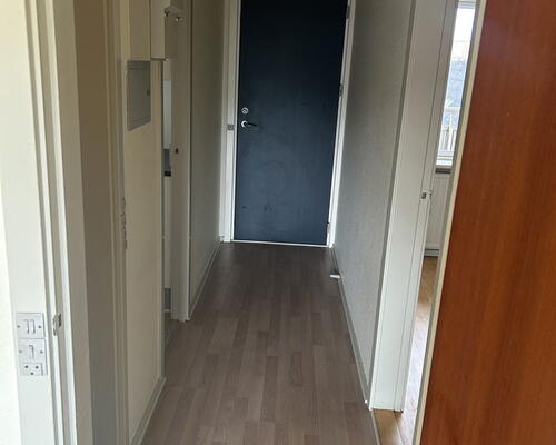 Velindrettet 2-værelses på 46 m2 med separat køkken – parkering og ladestander