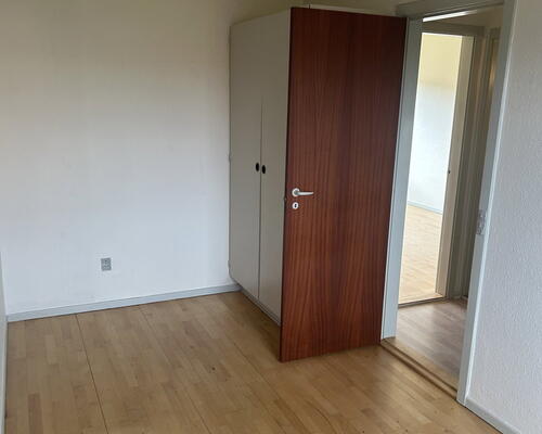 Velindrettet 2-værelses på 46 m2 med separat køkken – parkering og ladestander