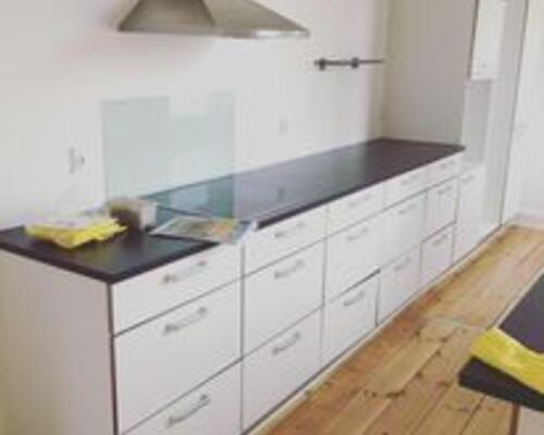 Stor lejlighed i 2 plan