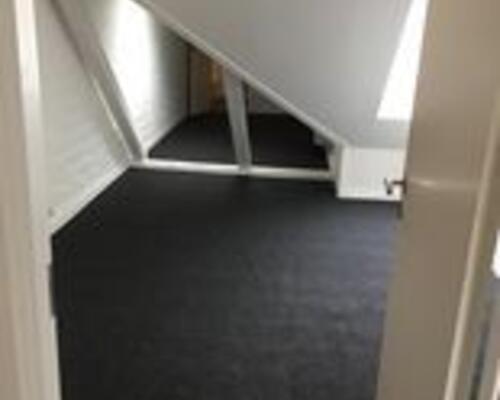 Stor lejlighed i 2 plan