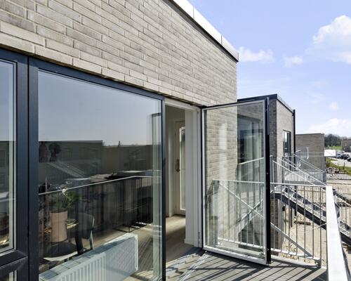 Dejlig 3-vær. lejlighed på 1. sal med egen privat altan i Aarhus N.