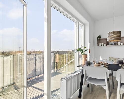 Dejlig 3-vær. lejlighed på 1. sal med egen privat altan i Aarhus N.