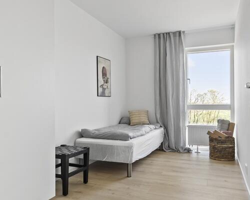 Dejlig 3-vær. lejlighed på 1. sal med egen privat altan i Aarhus N.