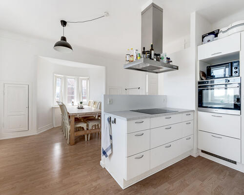 Stor og delevenlig 4-værelses lejlighed