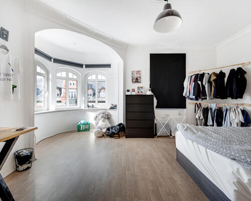 Stor og delevenlig 4-værelses lejlighed