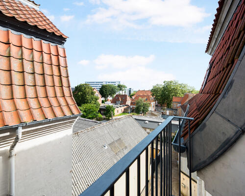 Stor og delevenlig 4-værelses lejlighed