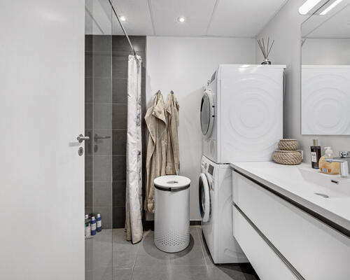 Flot 3-værelses lejlighed med walk-in og stor altan på Eternitten