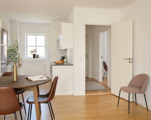 Stor 3-værelses lejlighed i skønne omgivelser