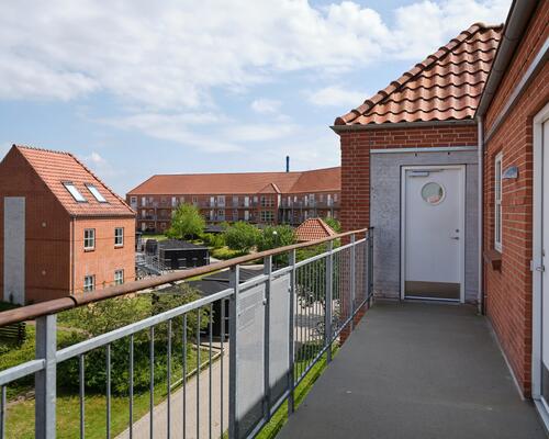 Stor 3-værelses lejlighed i skønne omgivelser