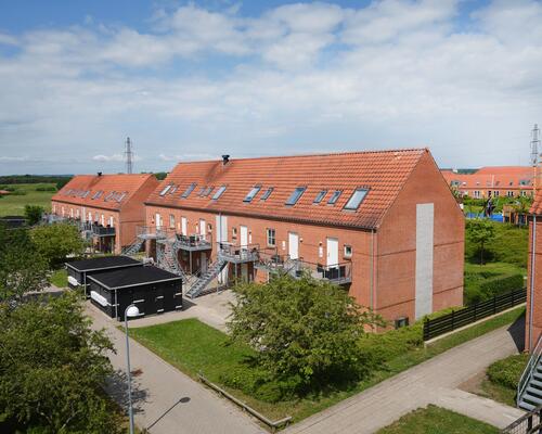 Stor 3-værelses lejlighed i skønne omgivelser