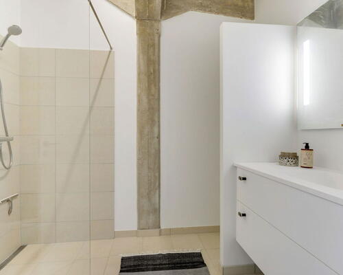 New Yorker-inspireret 2-værelses på 73 m2 i Aalborg Vestby – glasvæg, elevator og fuldt udstyret køkken