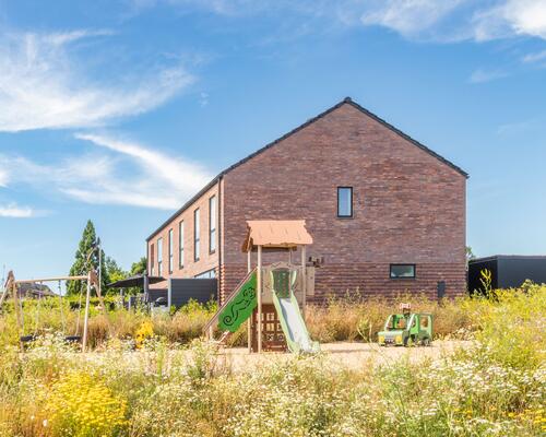 Lækker 2-vær. lejlighed med egen terrasse i nyopført ejendom i Hasselager.