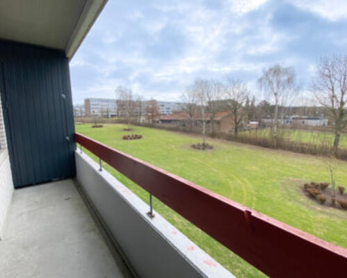 Lys og hyggelig 2-værelses lejlighed med terrasse