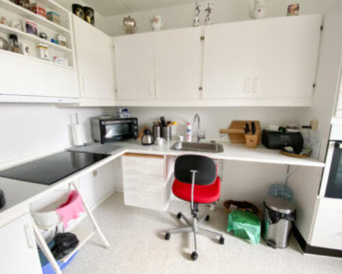 Lys og hyggelig 2-værelses lejlighed med terrasse