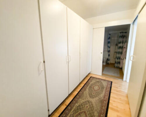 Lys og hyggelig 2-værelses lejlighed med terrasse